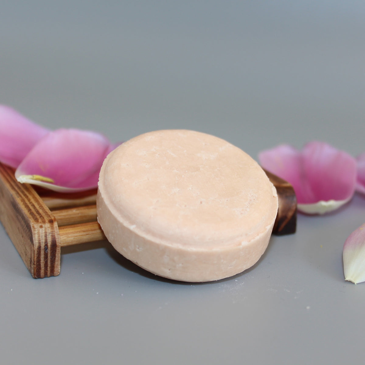 Refreshing Orange & Rosemary Shampoo Bar with tulip petals